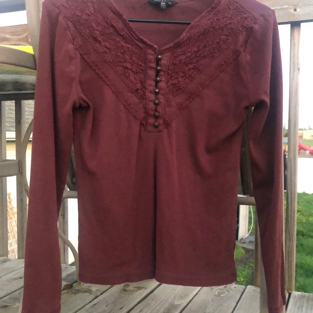 Lucky brand Los Angeles, California read Renaissance looking top